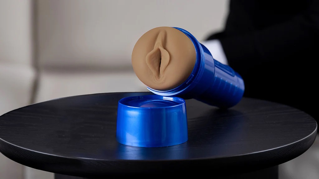 Fleshlight Máy Bay Cup Rung 21.6cm Đậm