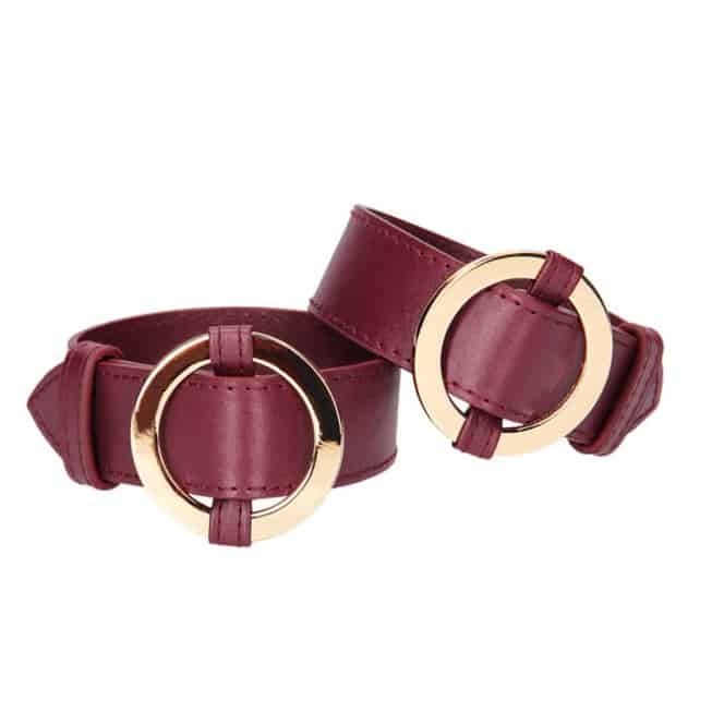 Shots Ouch Halo Còng Da Đỏ Burgundy Quyến Rũ Nồng Cháy