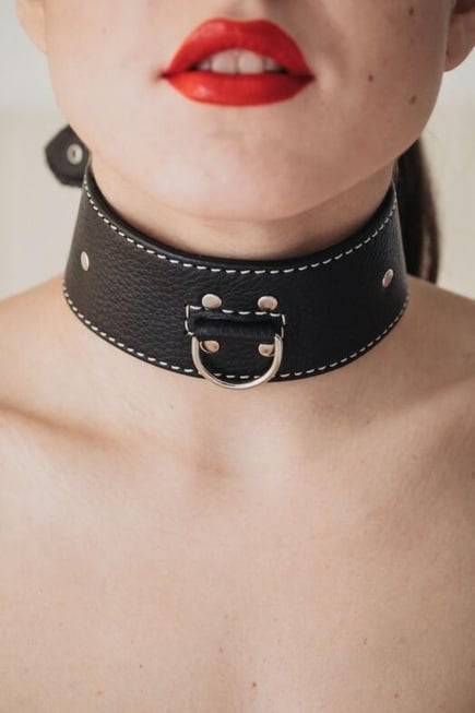 Oseyinik BDSM Arsenal Da Đen Khâu Trắng Cao Cấp Nồng Nhiệt
