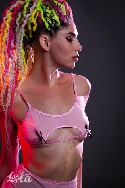 Zaжим Nipple Lola Hard Đen Đau Khoái Nồng Cháy