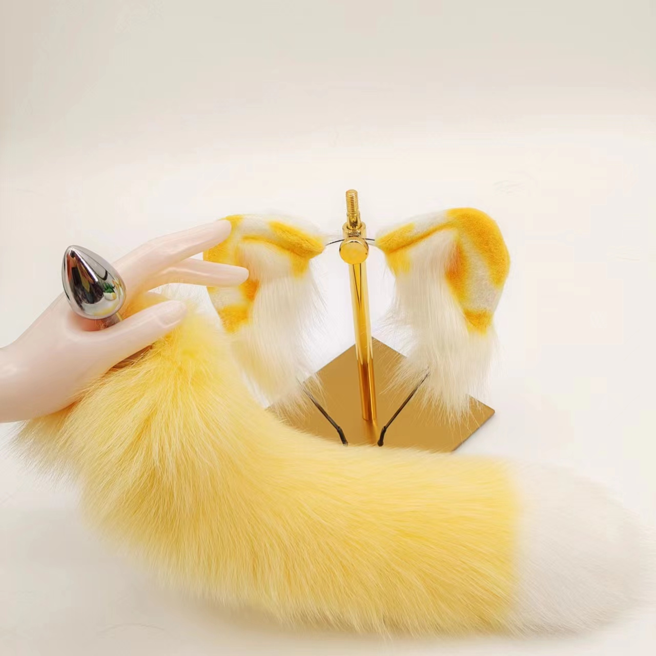 Fox Tail Butt Plug Vàng Trắng Fantasy