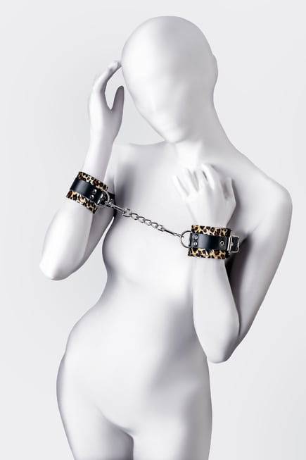 Handcuffs Anonymo Toyfa báo đốm da lông mềm mịn 19.5cm