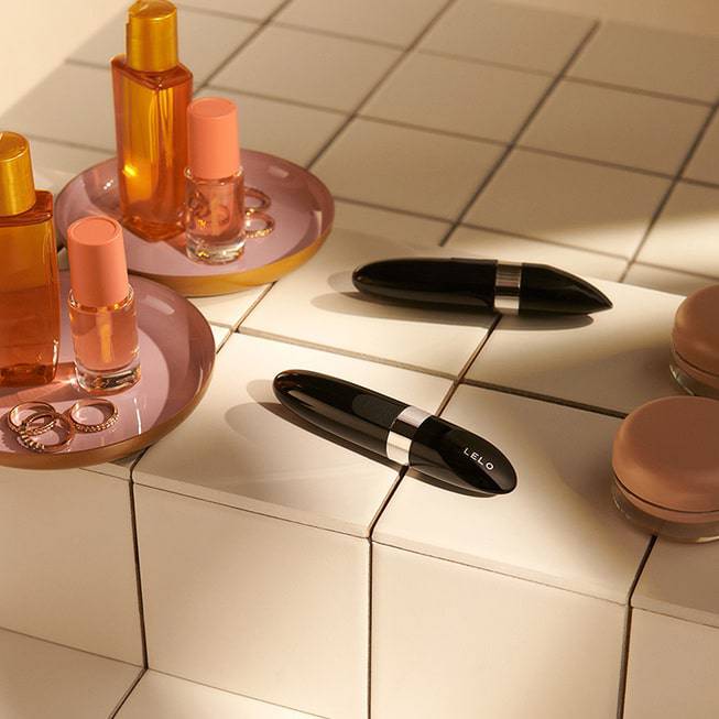 Lelo Mia 2 Vịt Rung Đen Sang Trọng 11cm Bí Mật