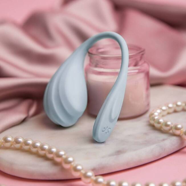 Vibroyại Satisfyer Smooth Petal Xanh Lát App