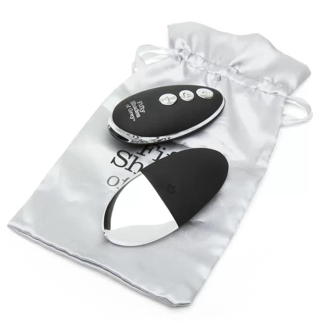 Fifty Shades Panties Vibrator Remote Đen Bí Mật