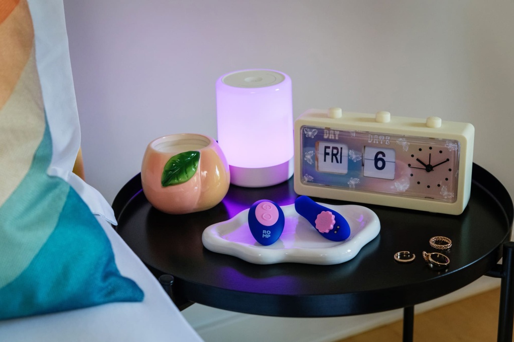 Romp Party Đeo Panties Remote 7 Cấp Kích Thích Cao Trào