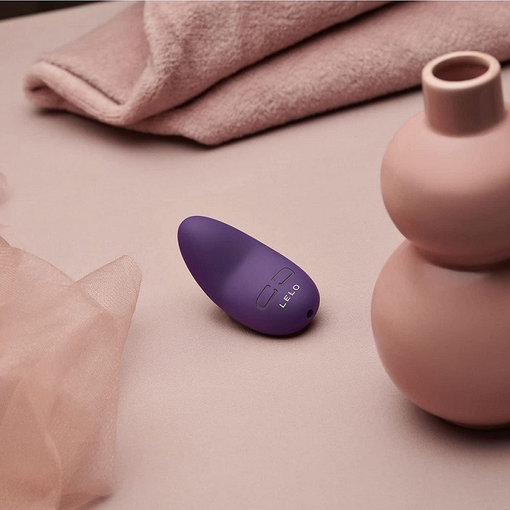 Lelo Lily 3 Clit Rung Tím Siêu Mạnh 12 Tháng